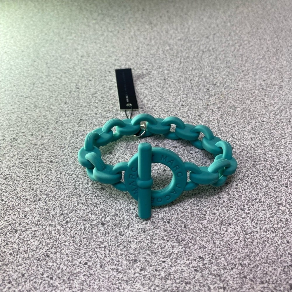 Marc by Marc Jacobs Aqua Lagoon Turnlock Bracelet with Silver Charm NWT